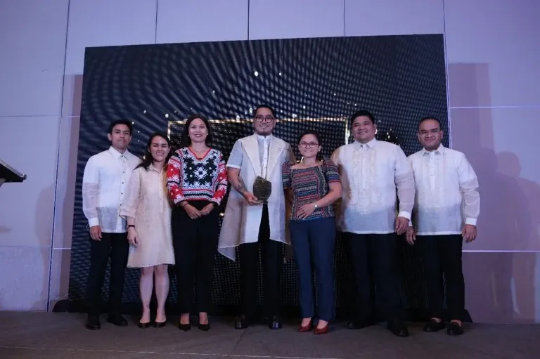 Home Credit Philippines representatives accepting Diversity and Inclusion Leadership Award